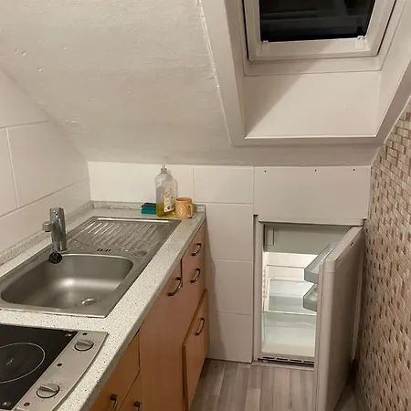 1 Wg Im Dachgeschoss In 70839 Apartment *