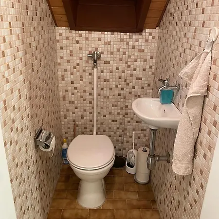 Apartamento 1 Wg Im Dachgeschoss In 70839