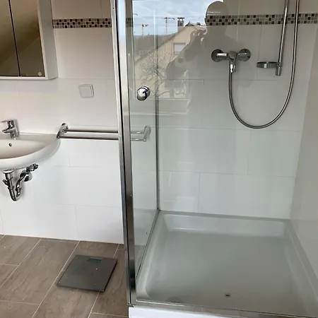 1 Wg Im Dachgeschoss In 70839 *