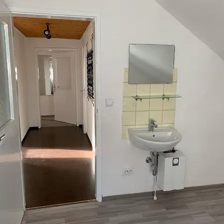 1 Wg Im Dachgeschoss In 70839 Apartamento Gerlingen