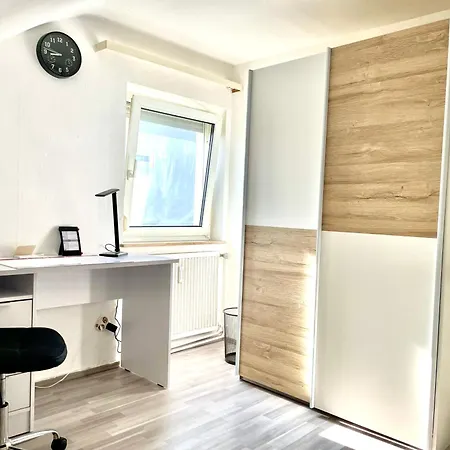 Apartamento 1 Wg Im Dachgeschoss In 70839
